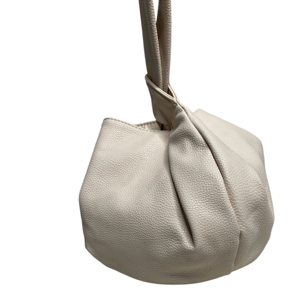 The Drop Avalon Small Tote Bag In Ivory - Picture 4 of 11